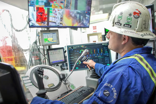 Driller controlling the auto rig