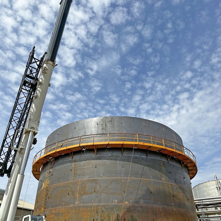 Surmont's new tank during construction.