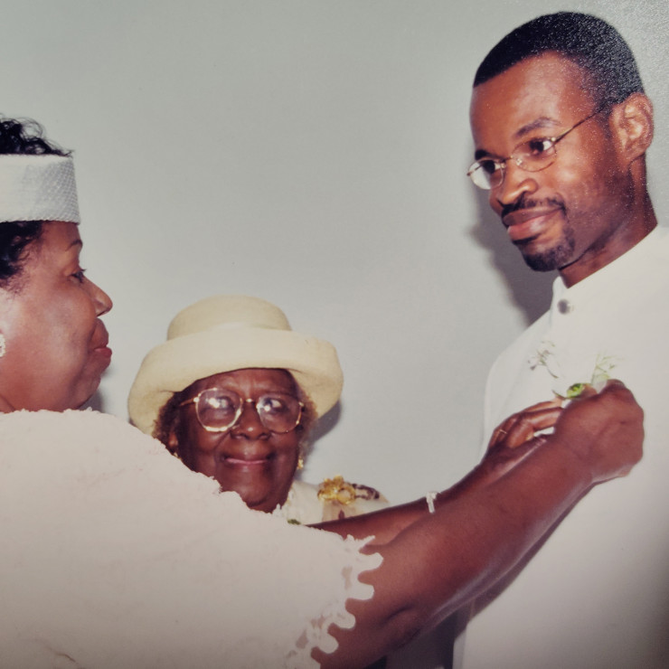 Mary Armstead pins a boutonniere on her son, Lance, at his wedding in August 2000.