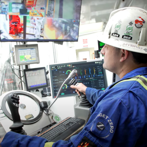 Driller controlling the auto rig